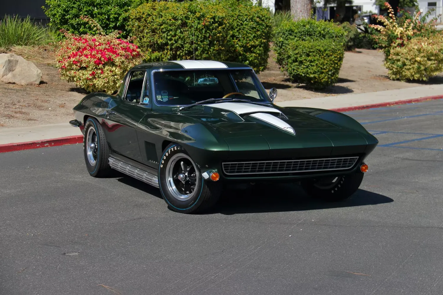 El día que Chevrolet fabricó un Corvette C2 one-off para su mejor vendedor