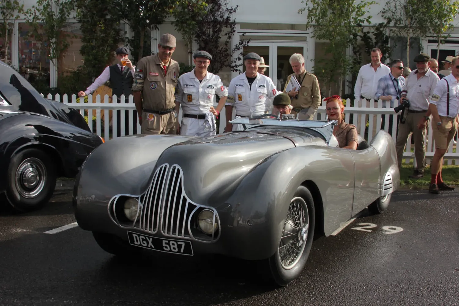 La pose eterna del inédito Jaguar SS100