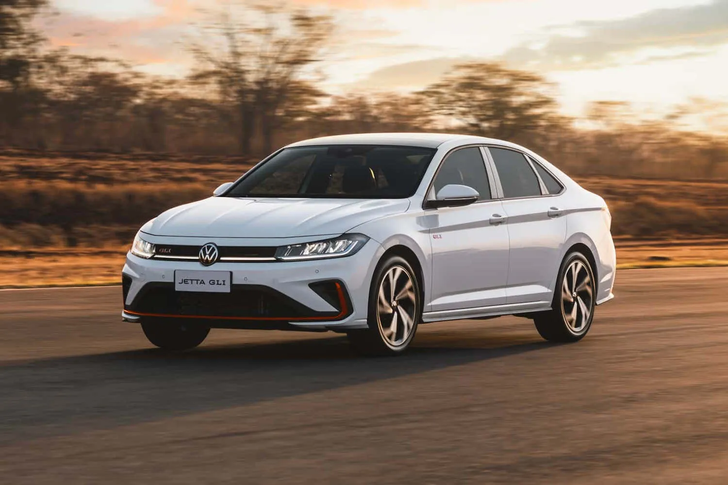 Volkswagen Jetta GLI 2026: el cable a tierra imaginario de un cimbronazo a pura gasolina