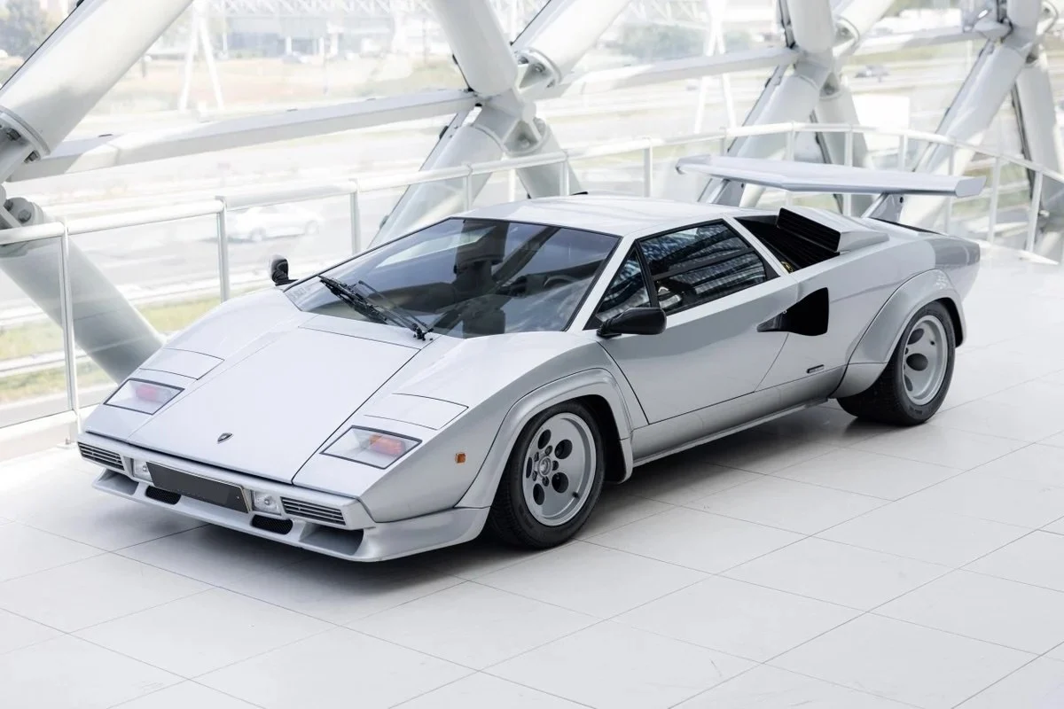 Este Lamborghini Countach LP400S es la prueba de que las tradiciones funcionan y las reinterpretaciones no se aceptan