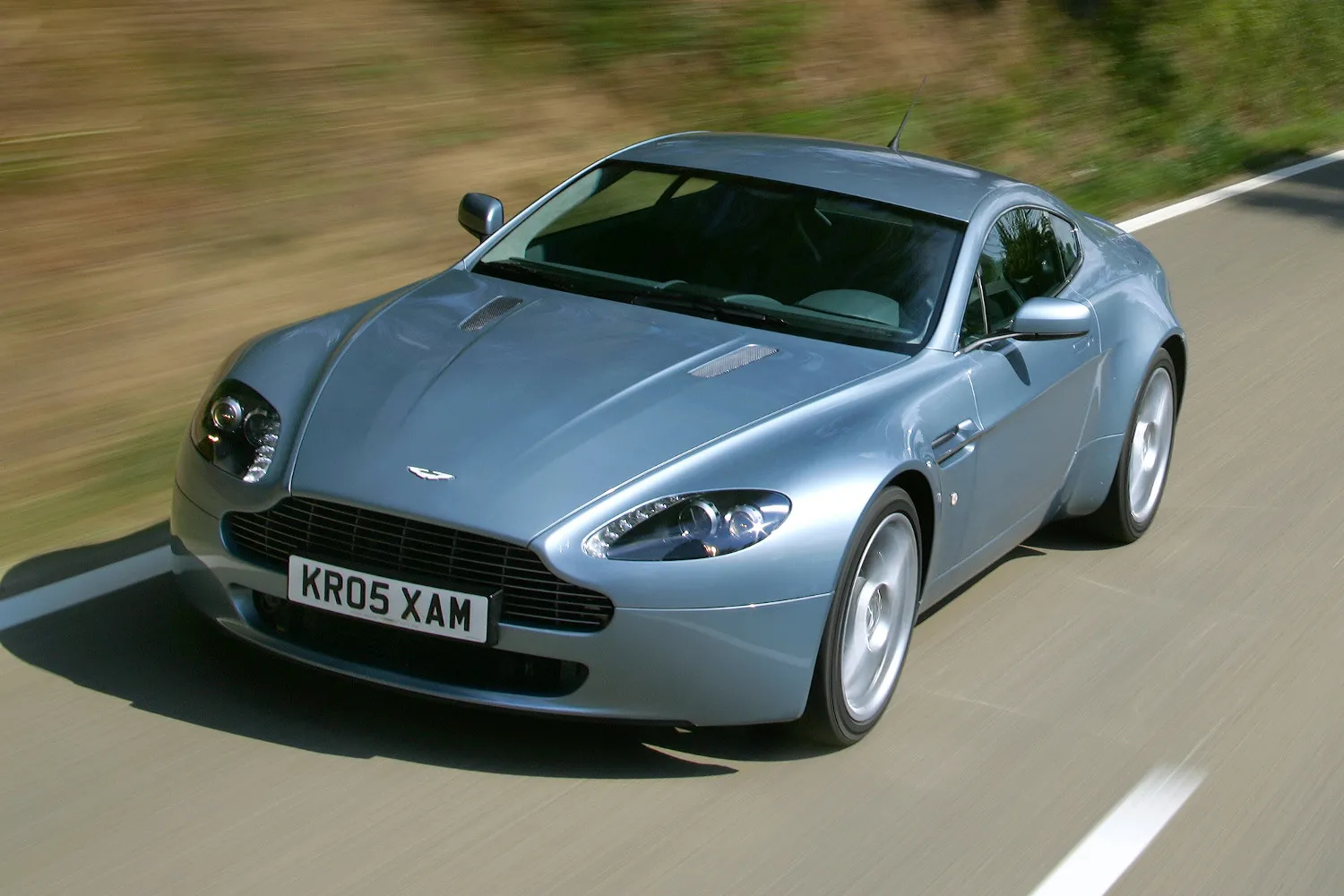¿Es el Aston Martin V8 Vantage el deportivo más elegante? No es solo belleza: el V8 atmosférico todavía lo tiene todo para enamorar