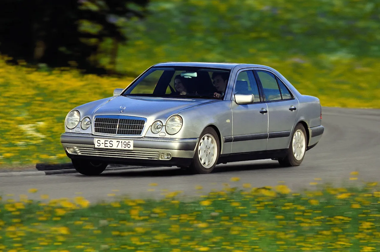 Coche del día: Mercedes E320 V6 (W210)