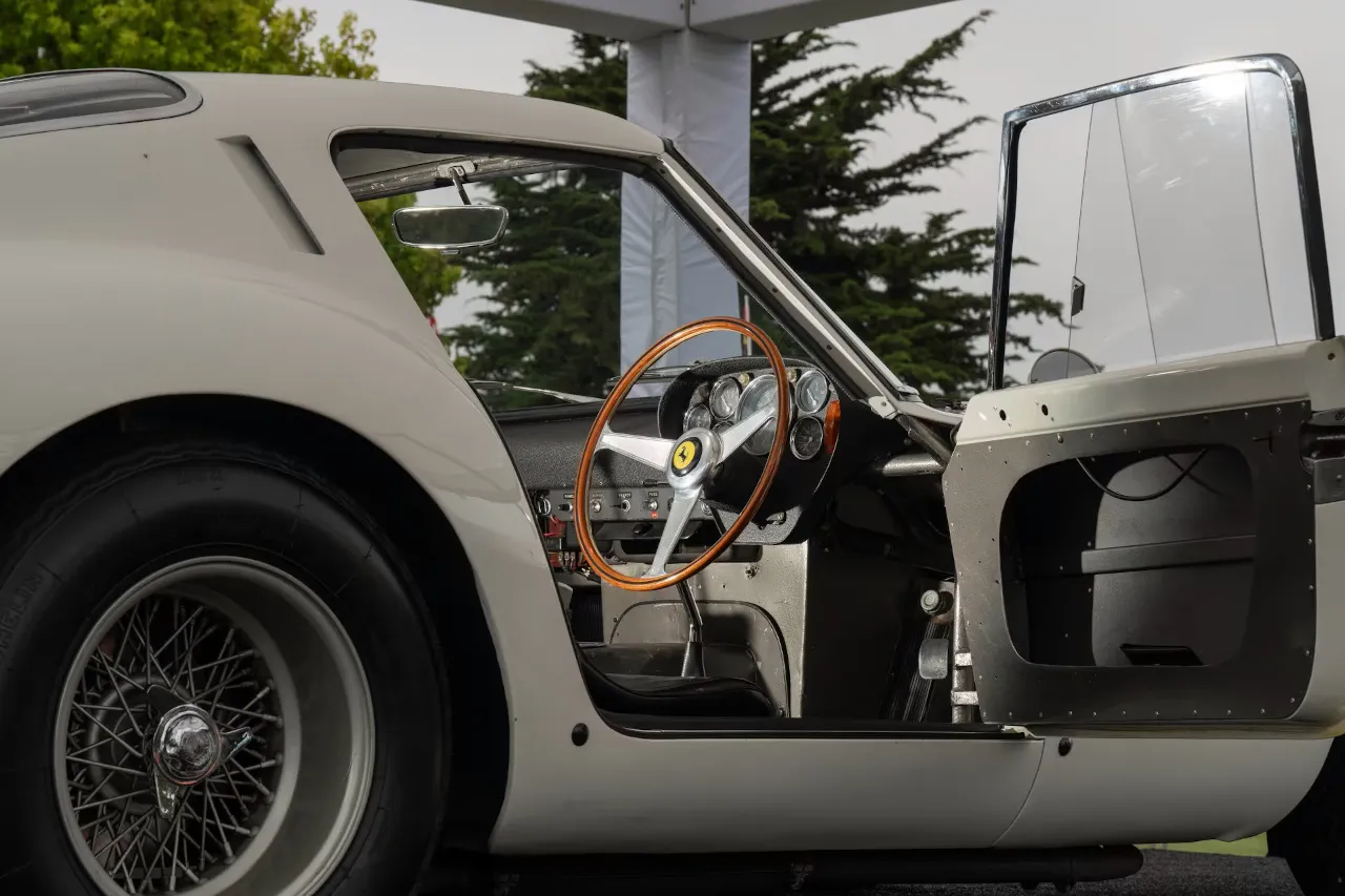 Volante e interior del Ferrari 250 GTO