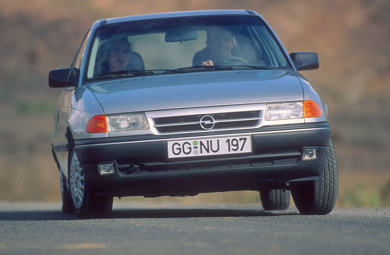 Saga Opel Astra (2)
