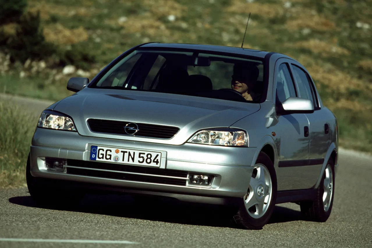 Saga Opel Astra (3)