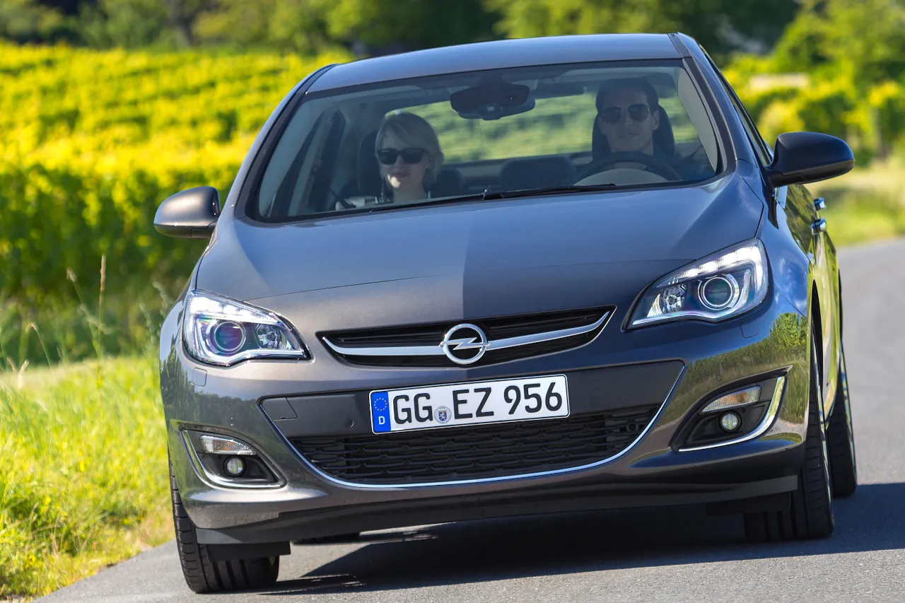 Saga Opel Astra (5)