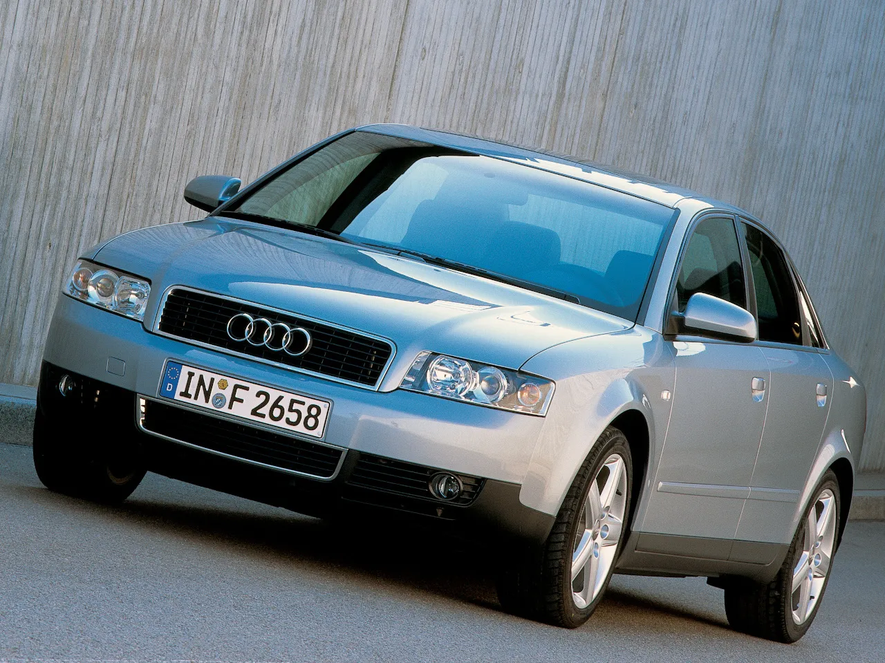 Audi A4 (2)