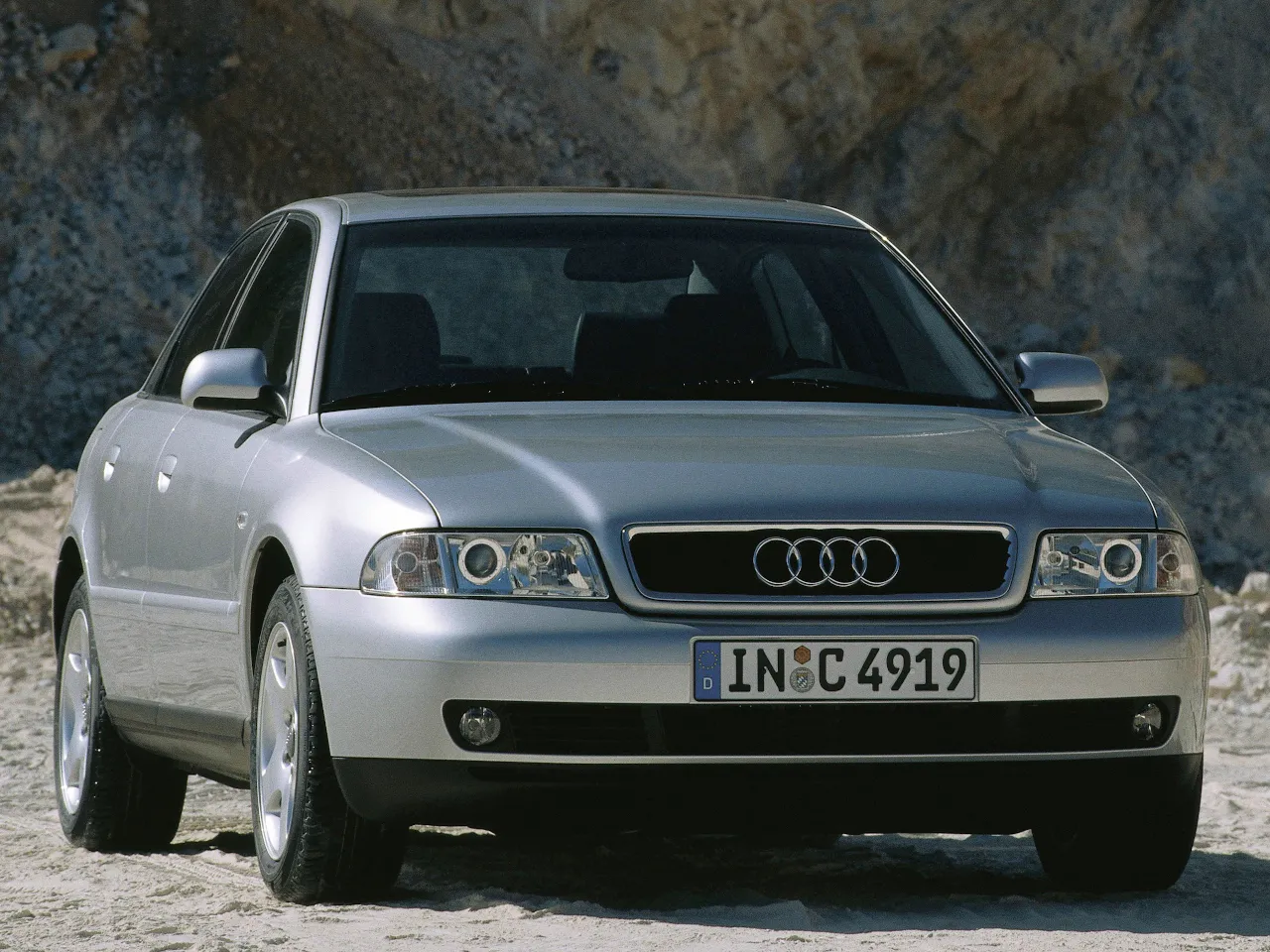Audi A4 (3)