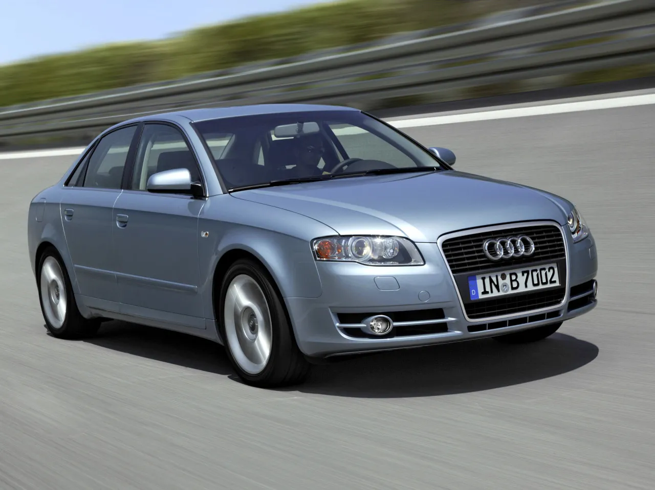 Audi A4 (4)