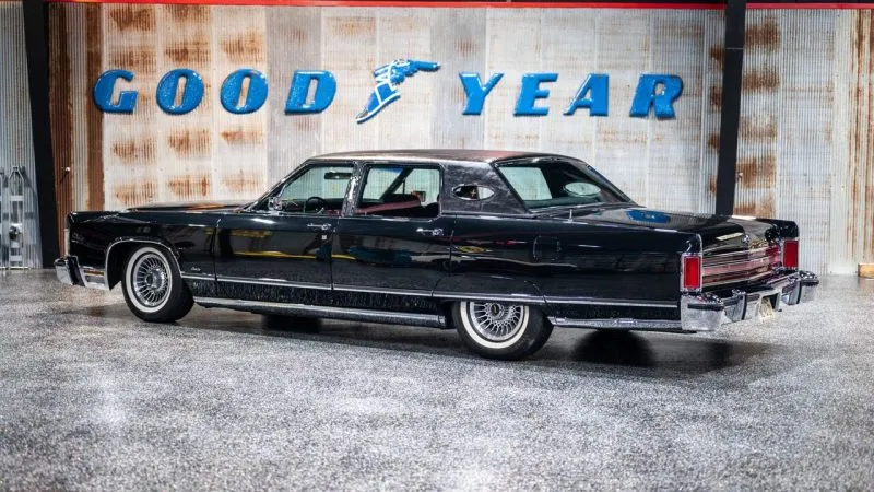 lincoln continental 1977 coyote v8