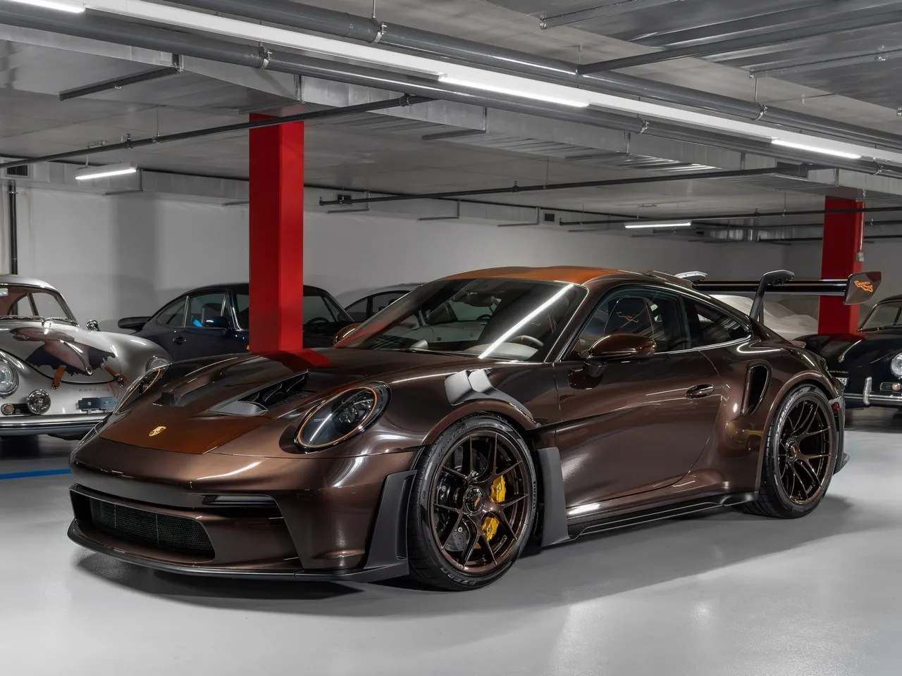 El Porsche 911 GT3 RS se pasa a la alta costura y estrena un carbono marrón que no esperabas
