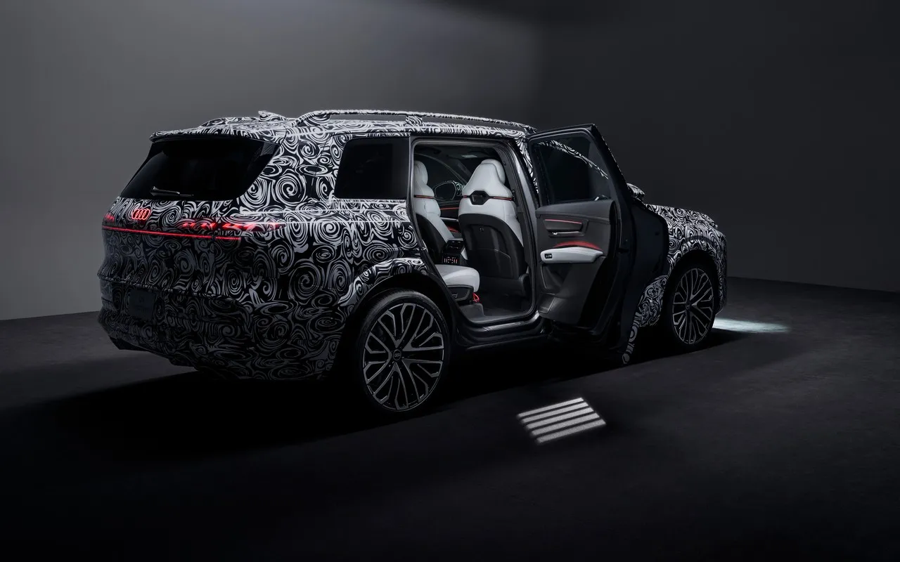 El Audi Q9 se abre solo, ofrece 7 plazas y manda al A8 al desguace
