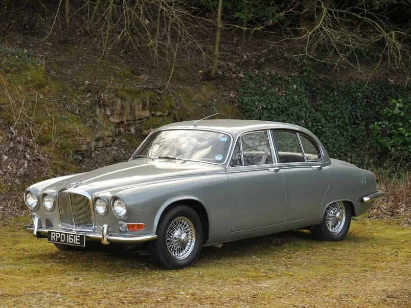 Jaguar 420 (1)