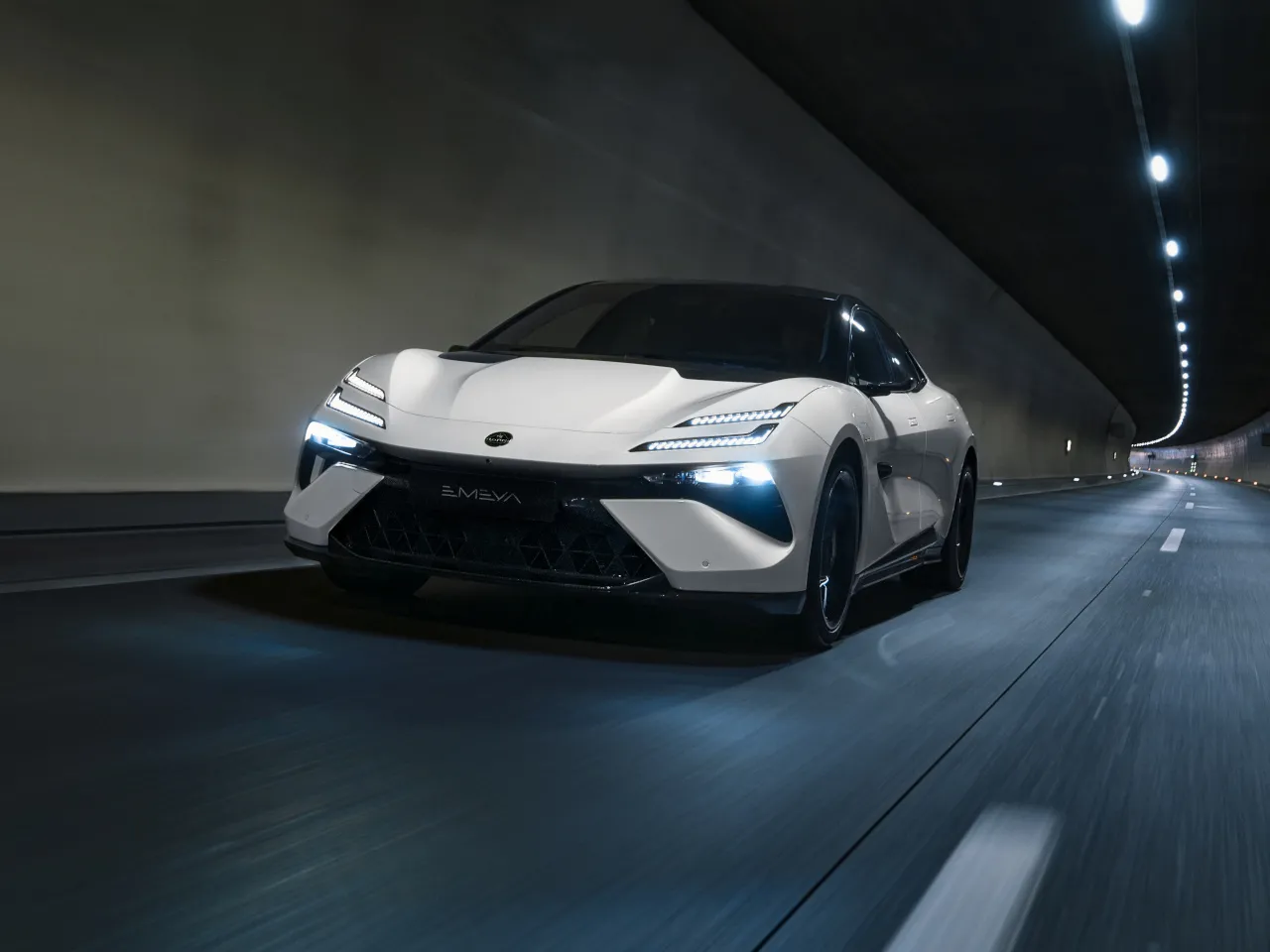Lotus Emeya: ¿Un GT eléctrico con alma o un mero escaparate de neones?