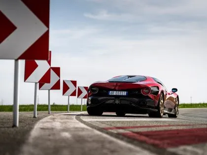 Nuevo Alfa Romeo 33 Stradale eR Mayo 2026 (2)