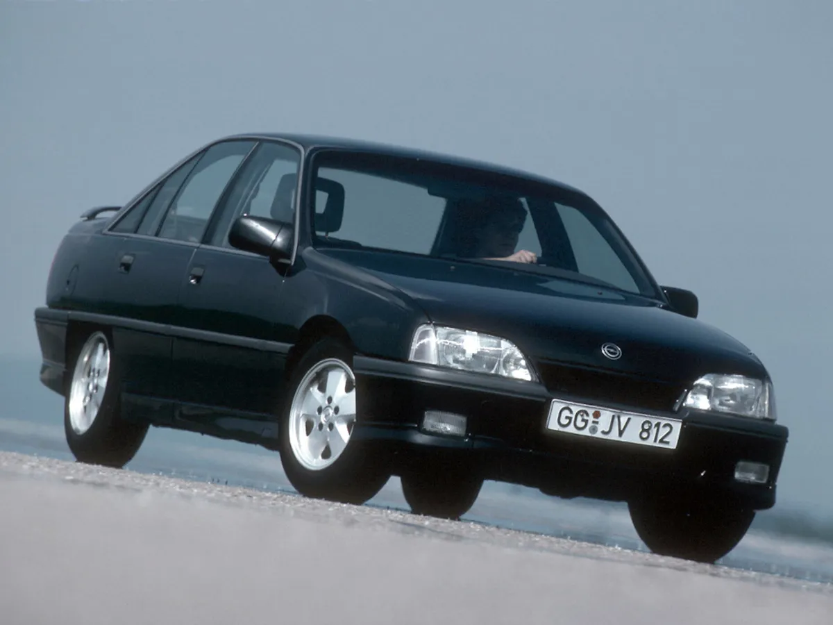 Coche del día: Opel Omega 3000 24V (A)