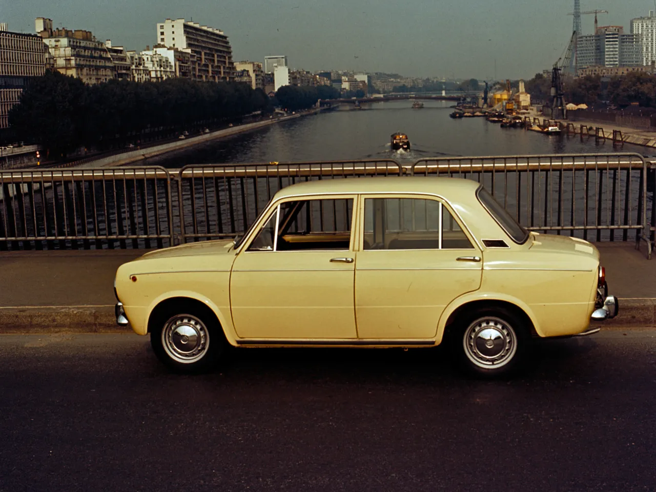 Coche del día: SEAT 850 Especial Lujo