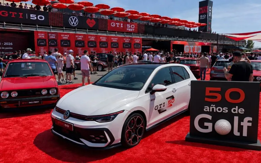 50 años de Golf Golf GTI 50 FEST generada por IA