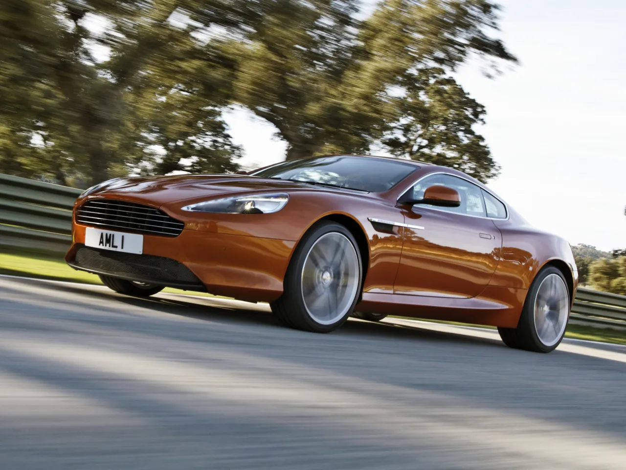 Coche del día: Aston Martin Virage (2011)