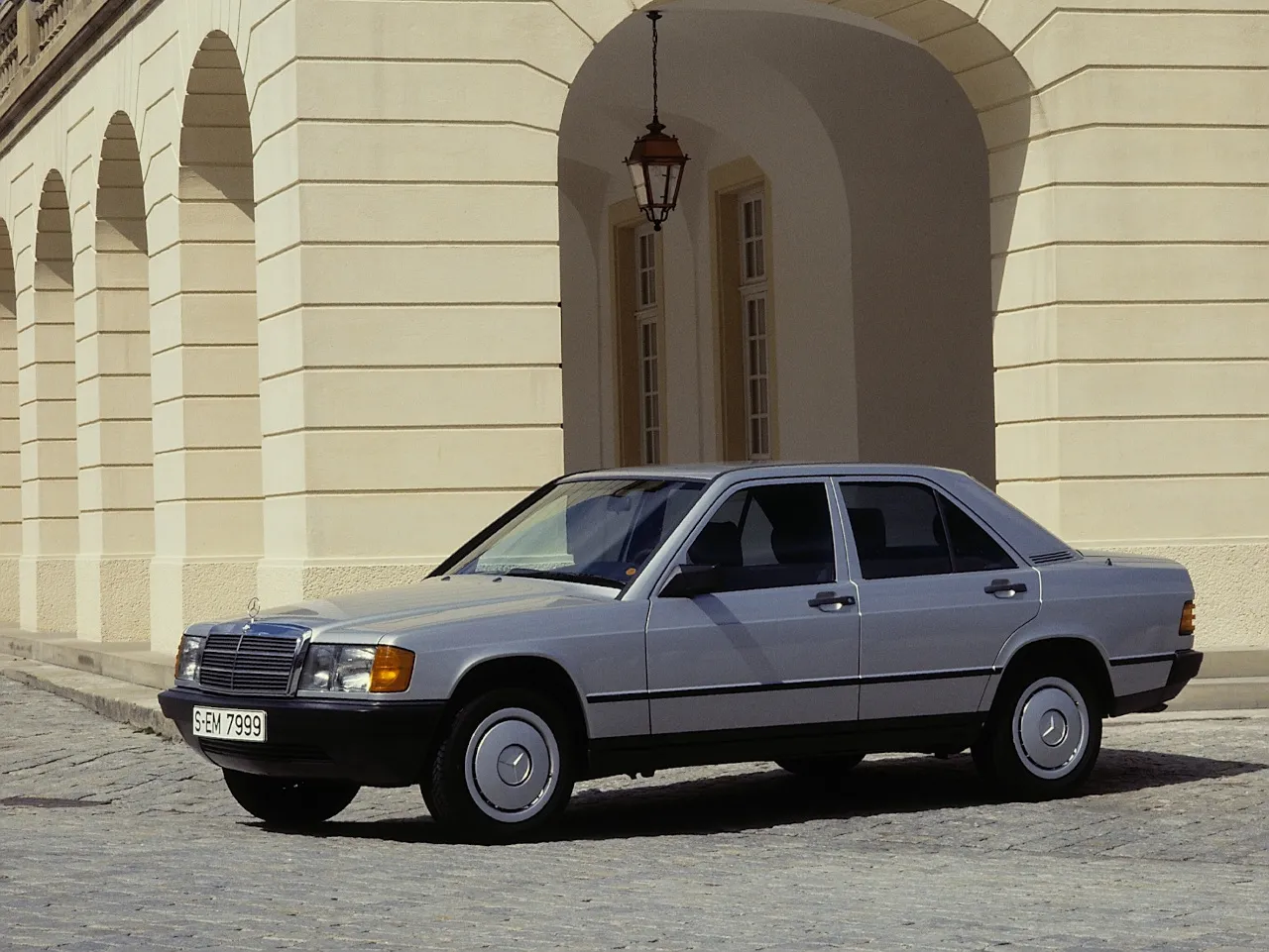 Coche del día: Mercedes 190D 2.5 (W201)