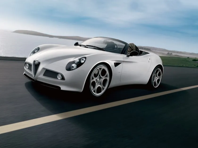 Alfa Romeo 8C Spider (1)
