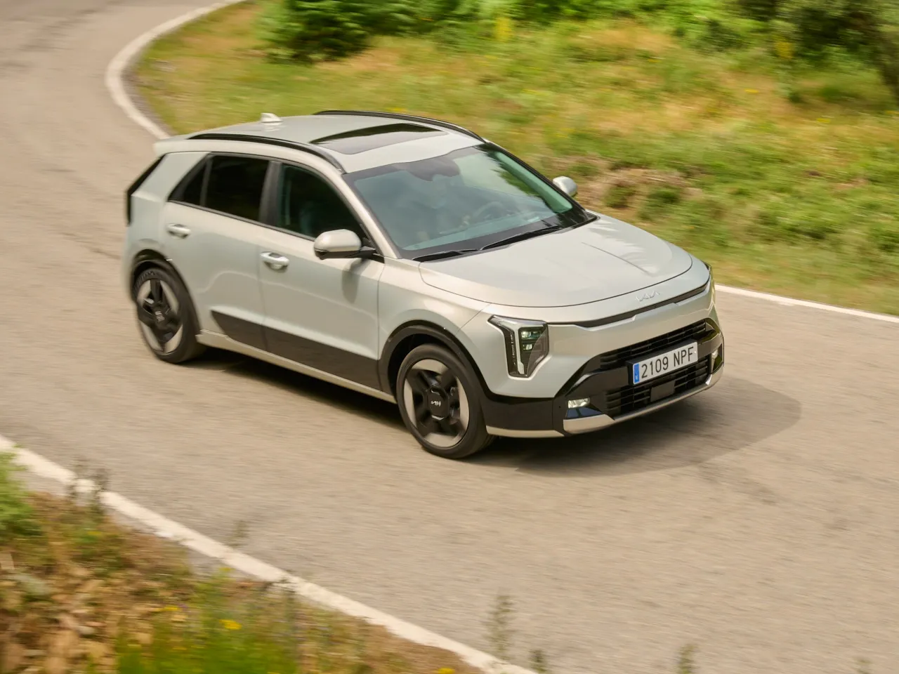 Kia Niro 2026: Adiós a los enchufes, hola a la lógica híbrida