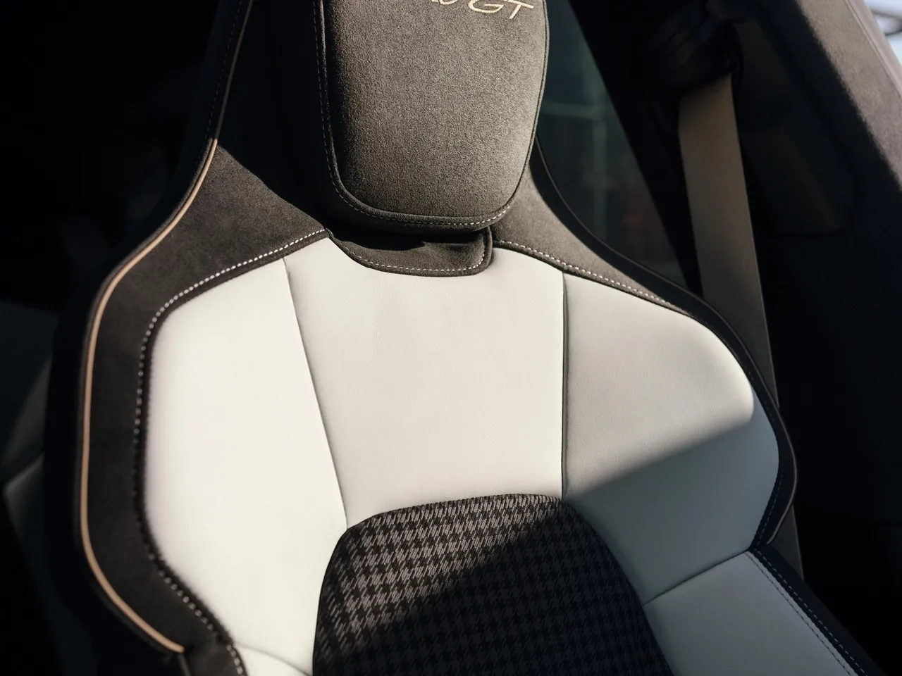 PORSCHE TAYCAN TURBO GT Sonderwunsch eR Julio 2026 (18)
