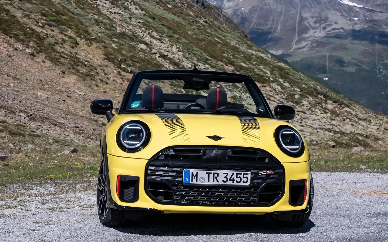 El MINI JCW Cabrio es el último gamberro sin techo