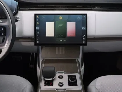 El Range Rover eléctrico no necesitaba 550 CV, le bastaba seguir siendo un Range Rover eR Septiembre 2026 (36)