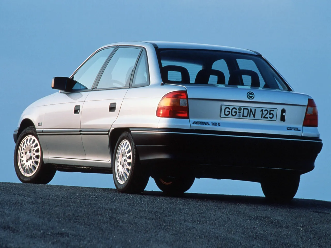 Coche del día: Opel Atra 1.6 GLS sedán (F)