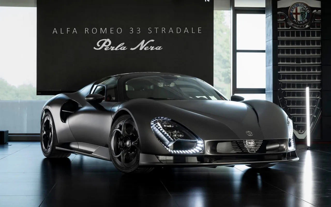 El Alfa Romeo 33 Stradale se viste de carbono