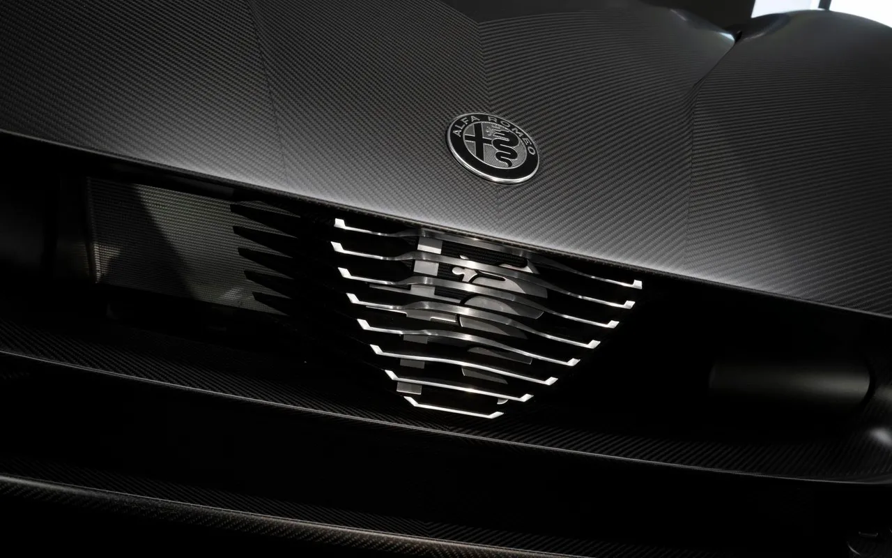 Alfa Romeo 33 Stradale Perla Nera eR octubre 2026 (10)