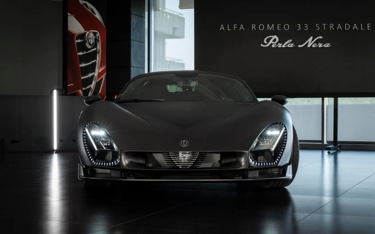 Alfa Romeo 33 Stradale Perla Nera eR octubre 2026 (4)