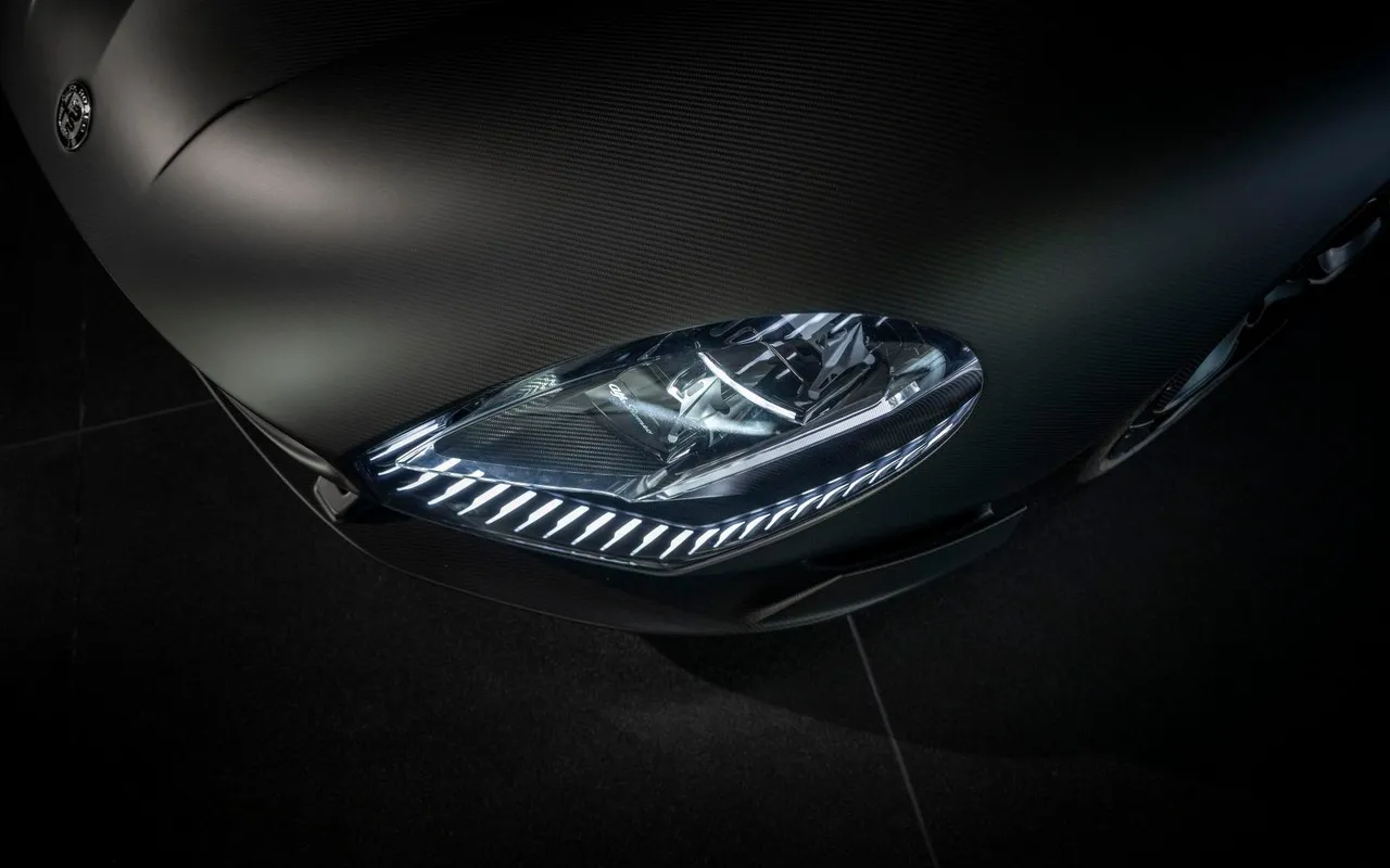 Alfa Romeo 33 Stradale Perla Nera eR octubre 2026 (9)