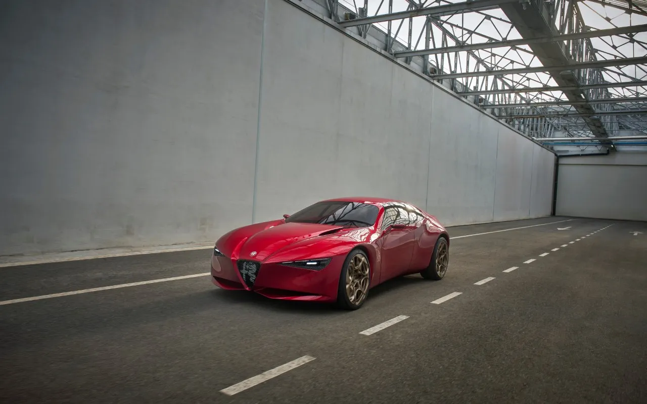 El Alfa Romeo Cuorerosso mete cuatro plazas y un posible V6 híbrido en 1,33 metros de altura