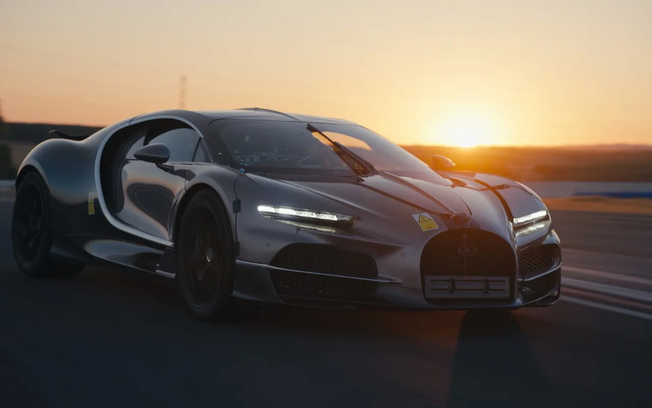 Bugatti se plantea un V16 ligero con cambio manual