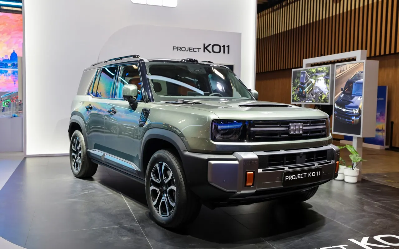 El Geely Project KO11 mete tres motores eléctricos y dos bloqueos en un todoterreno de cinco metros