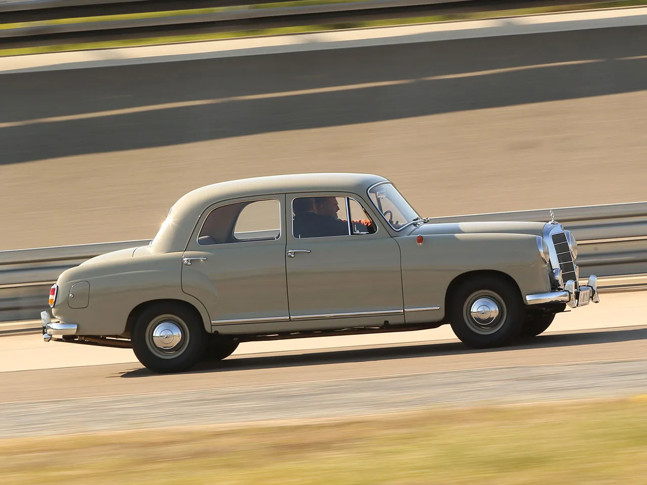 Coche del día: Mercedes 180 “Ponton” (W120)