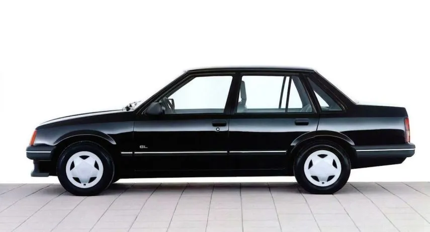 Opel Corsa TR 4 puertas negro