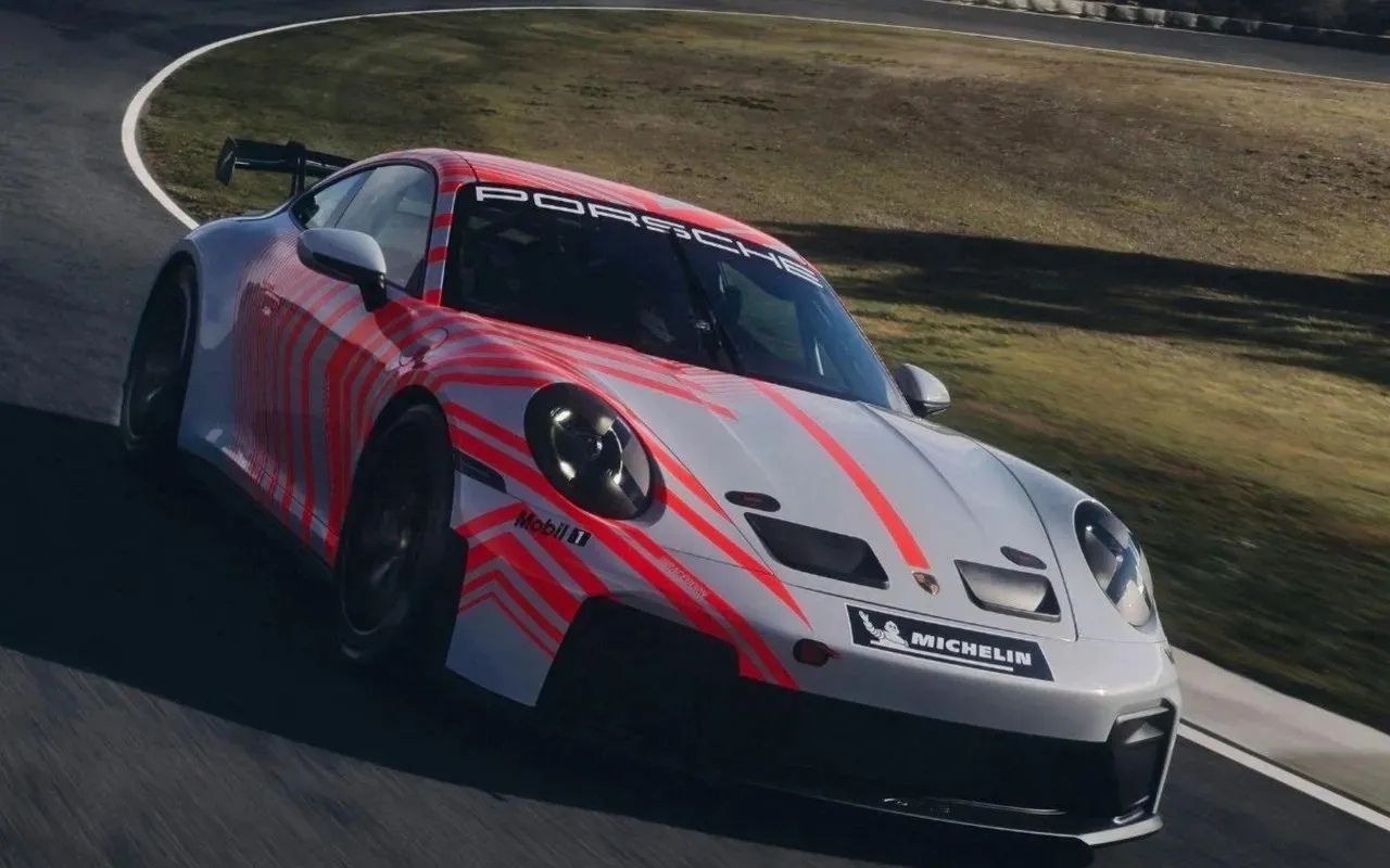 El Porsche 911 Challenge es un GT3 con mono de trabajo